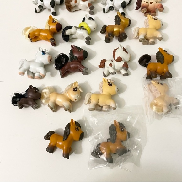 Lot of 22 Spirit Untamed Dreamworks Mini Horses - Picture 11 of 14
